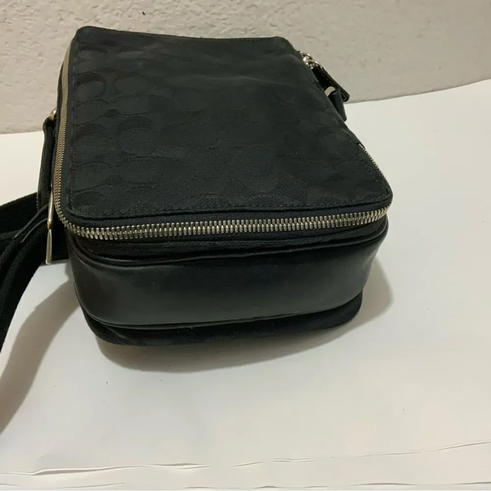 Vintage  COACH Signature 4270 Logo Canvas Camera/Flight Bag sling Black Rare